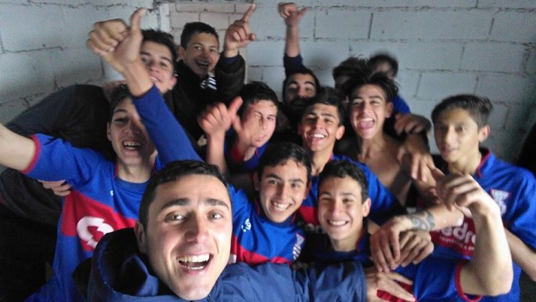 CASI COMPLETA LA TERCERA