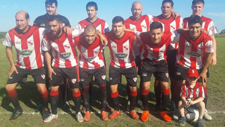 HAY SEIS ADENTRO
