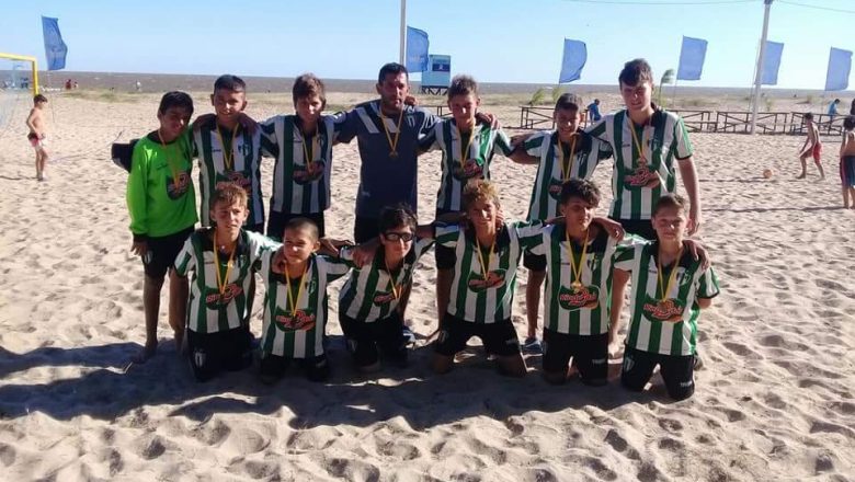 Baby fútbol en la arena