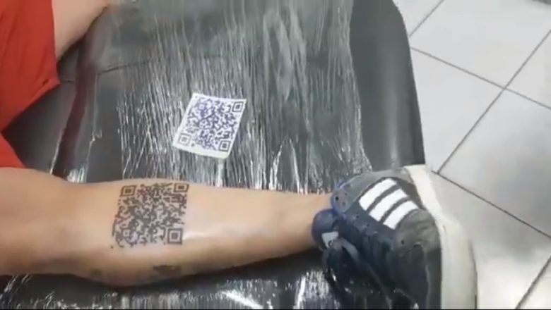 Hincha se tatúa el código QR (¡y hay más!)