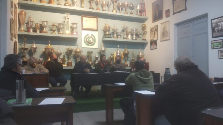 Reunión de lunes por la noche