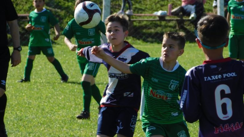 Juventud Unida manda en el Grupo B