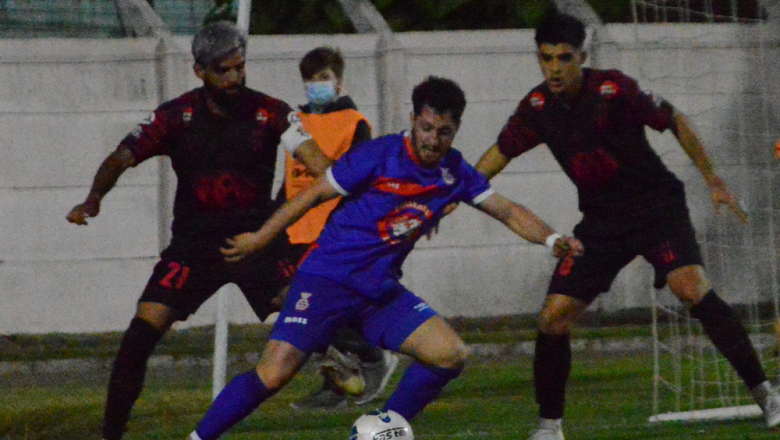 El decano trepa en lo local