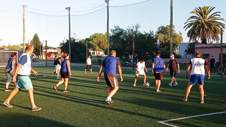 Presentan en San José el «walking fútbol»