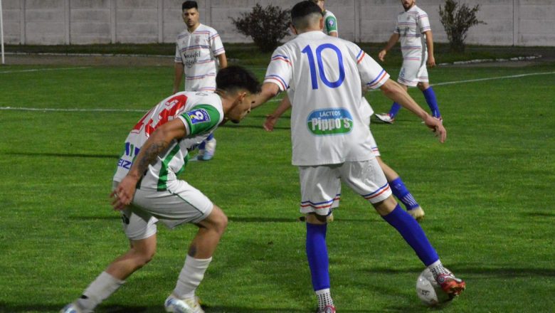 Goleó sin problemas Universal