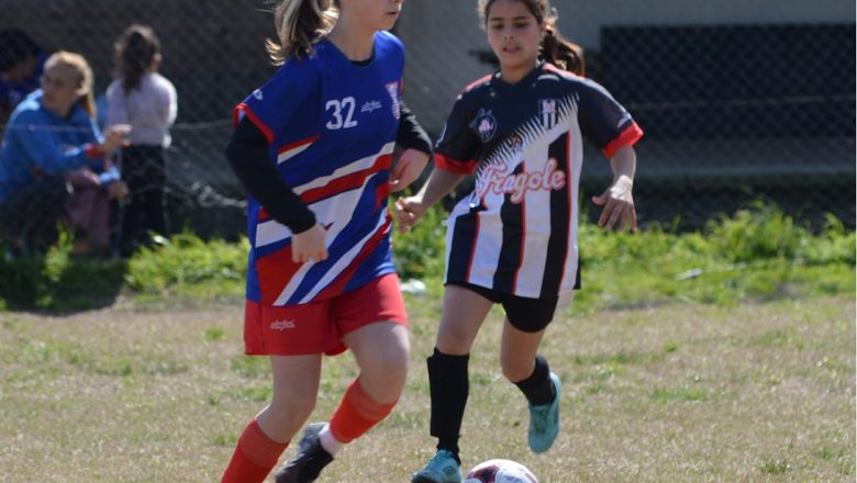 Rueda la pelota para las niñas