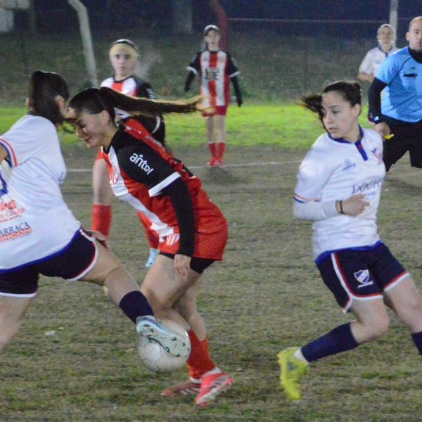 El empate los dejó en carrera