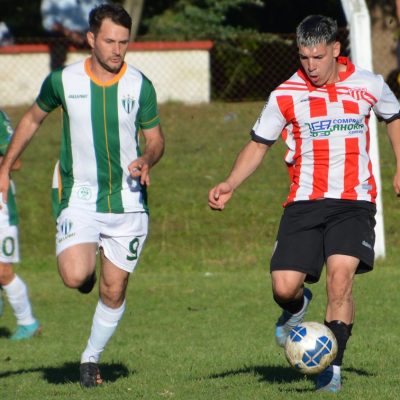 Universal goleó y subió al primer puesto