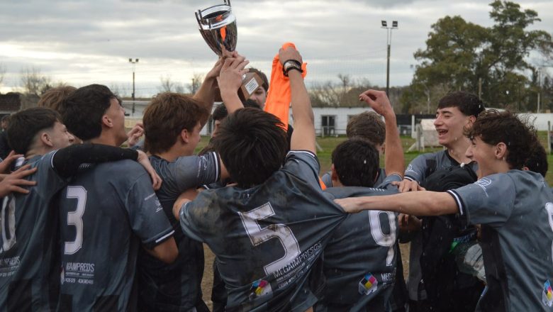 El decano festejó en cuarta división